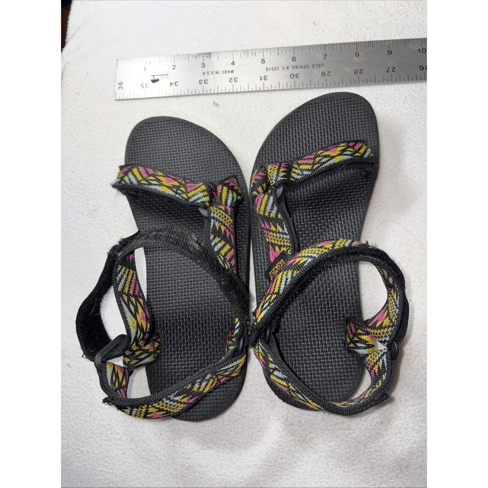 Teva Womens Original Universal Sandals Strap Boomerang Pink 9 Inch.